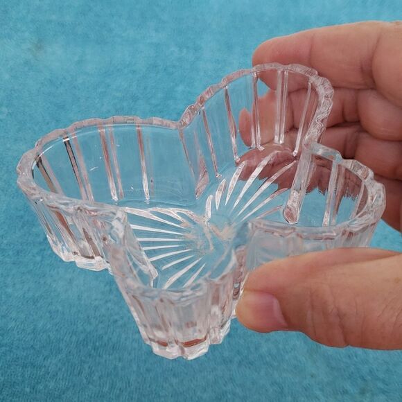 Pretty Crystal Butterfly Lidded Trinket Box - Picture 7 of 8